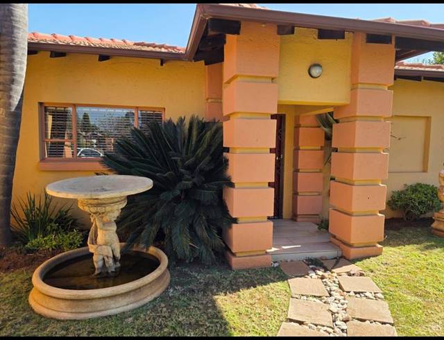 5 BEDROOM HOUSE FOR SALE IN ROOIHUISKRAAL NORTH